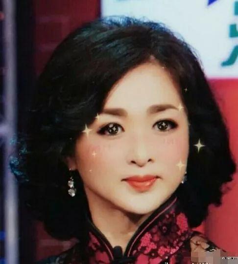 吃瓜少女兼娱乐八卦姐是谁,揭秘娱乐圈幕后故事的女侠