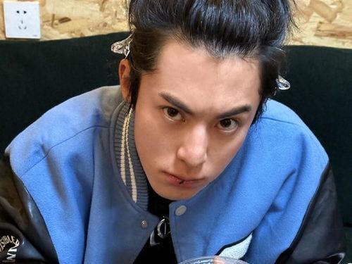 吃瓜娱乐间王鹤棣,吃瓜娱乐间，揭秘明星背后的故事